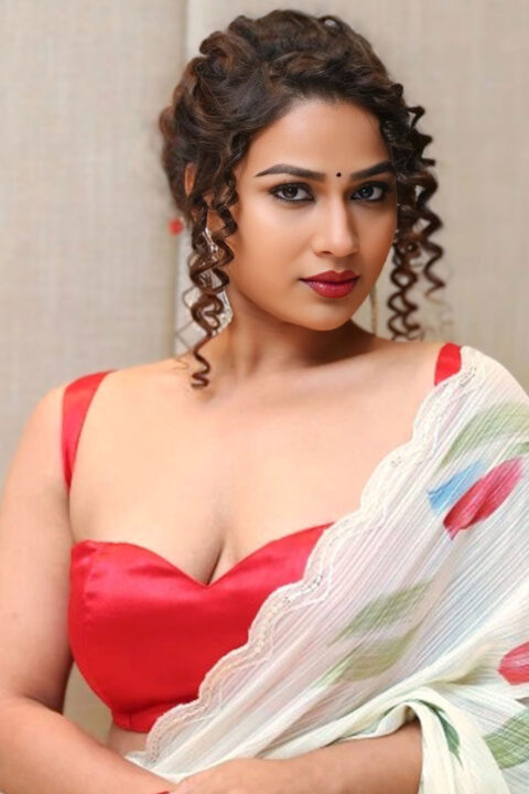 Inaya Sultana big boobs stills in red deep neck blouse