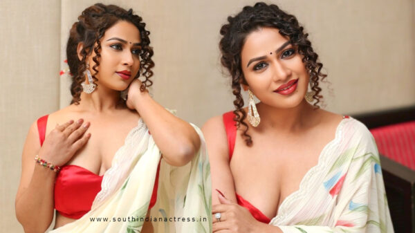 Inaya Sultana Cleavage photos