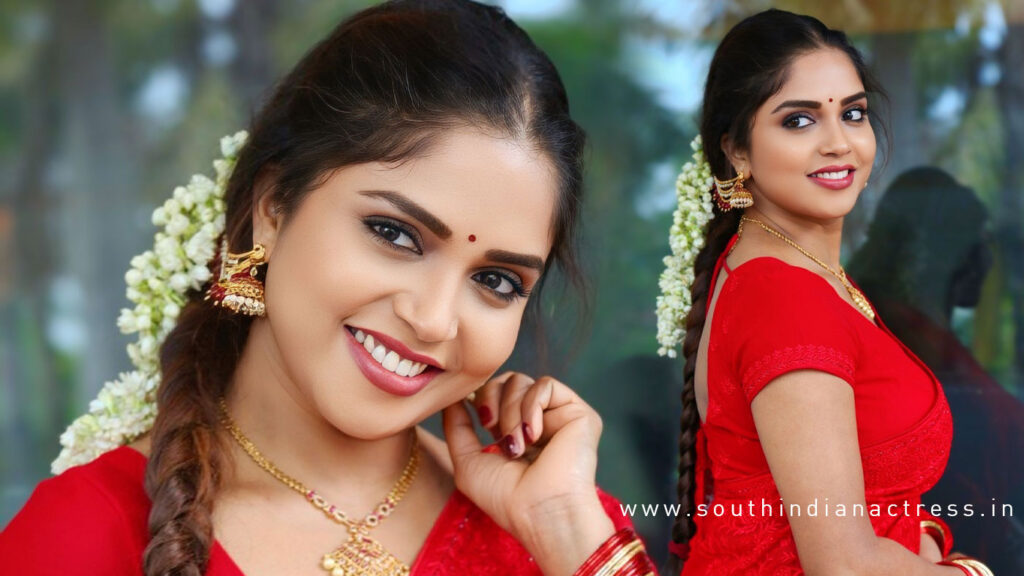 Karunya Chowdary sizzles in red saree at Erracheera trailer launch