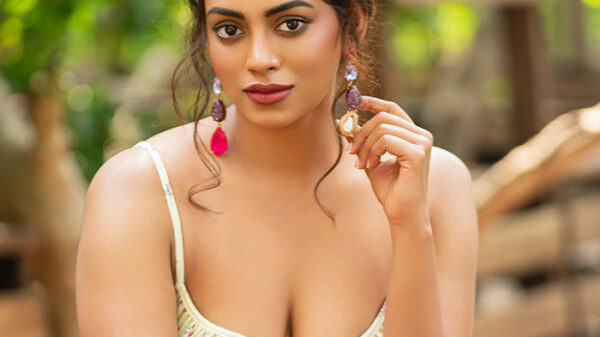 Kamakshi Bhaskarla hot cleavage photos