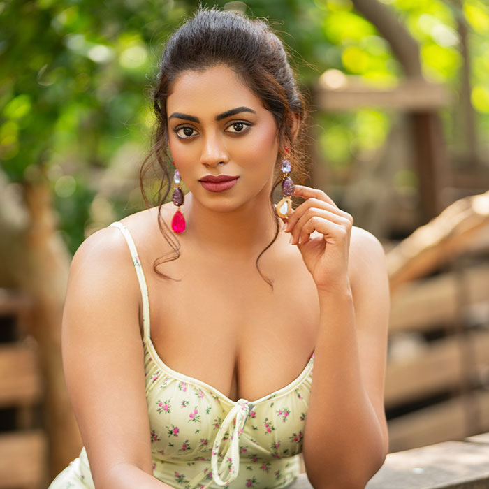 Kamakshi Bhaskarla hot cleavage photos