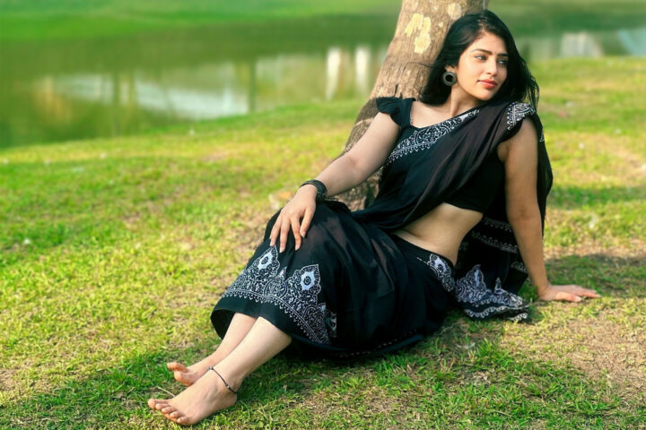 Bandhavi Sridhar Stuns Fans in Sultry Black Saree Photoshoot