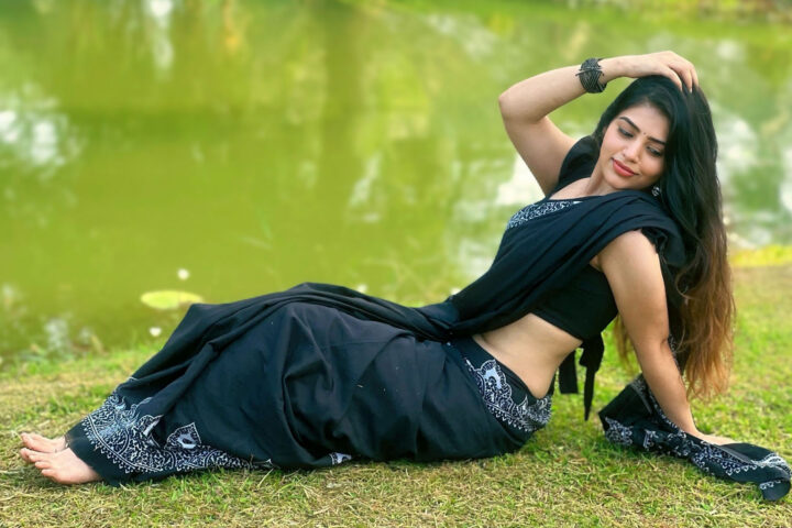 Bandhavi Sridhar Glamorous Transformation in Black Saree Shoot