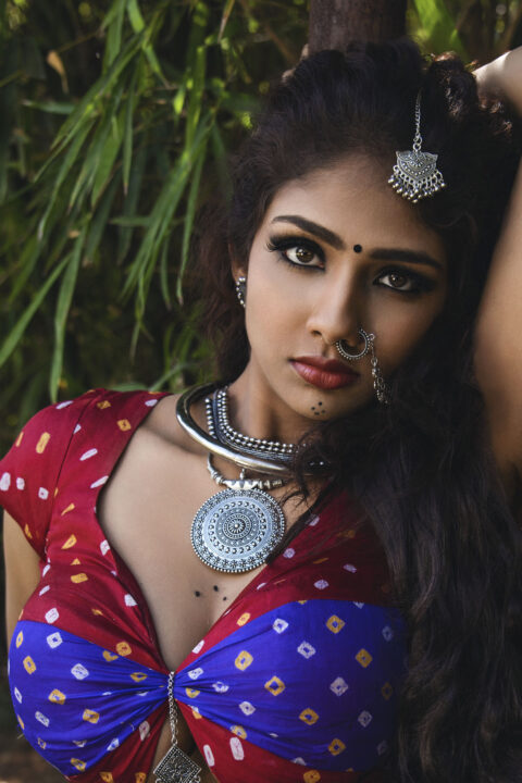 Aaradhya Devi Seductive hot in cleavage photos