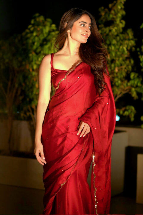 Kushita Kallapu Latest Saree Look in Chinnon Chiffon Silk