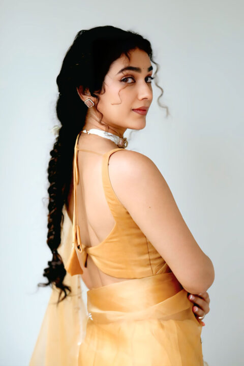 Aakanksha Singh looks divine during Shashtipoorthi press interaction