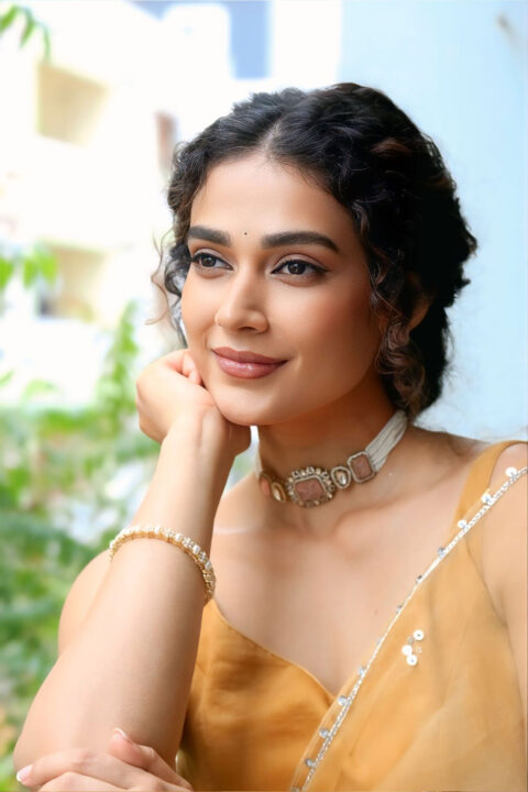 Aakanksha Singh in elegant ethnic look for Shashtipoorthi movie promo