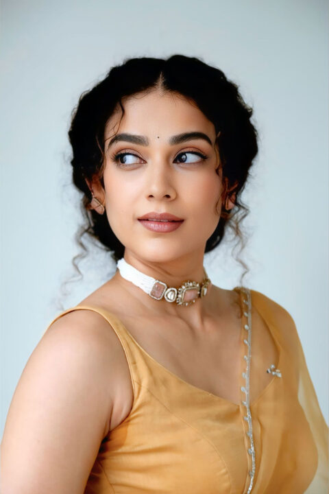 Aakanksha Singh in traditional avatar at Shashtipoorthi movie interaction