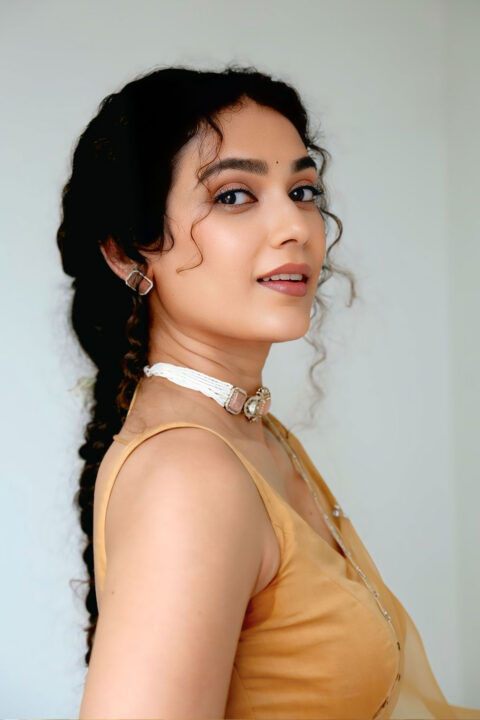 Aakanksha Singh rocks desi style for Shashtipoorthi movie media talk