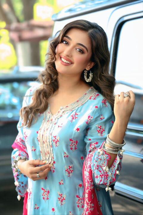 Gayatri Bharadwaj brings poise in blue kurta at Cult film launch