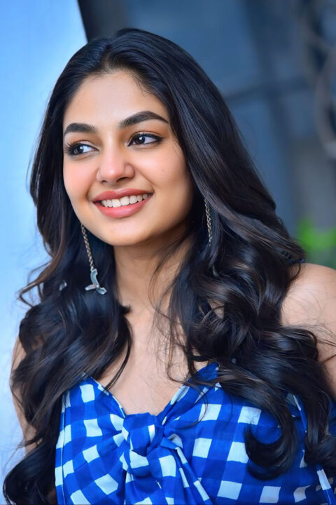 Ivana wows in casual gingham at Single movie celebration