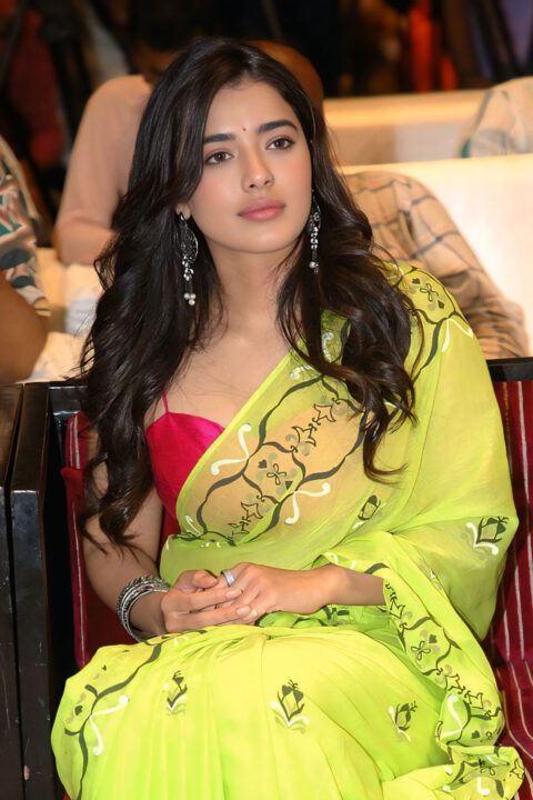 Ketika Sharma in ethnic glam at Single blockbuster meet wins hearts