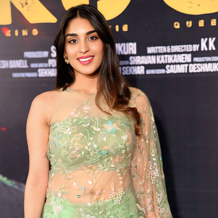 Yukti Thareja navel