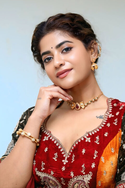 Abhignya Vuthaluru Fashion Statement at Viraatapalem Launch