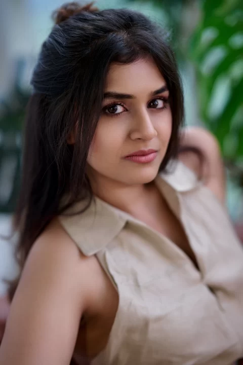 Simple yet stunning: Sanjana Anand in neutral shirt dress