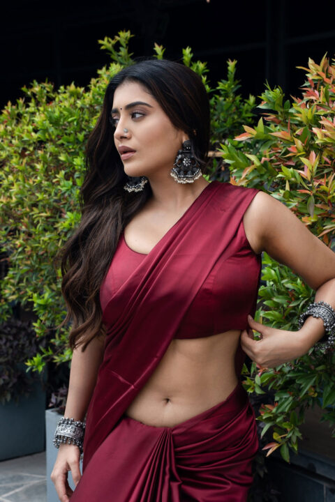 Rashi Singh in maroon Saree Look with a Sizzling Twist