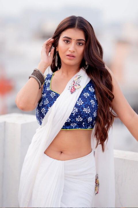 Must-See: Rashi Singh Sizzling Navel in white Saree Stills