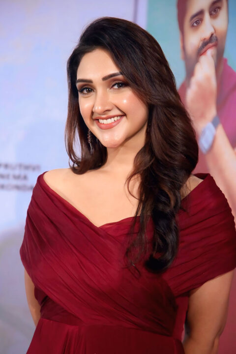 Sridevi Vijaykumar Stunning Red Carpet Style for Sundarakanda