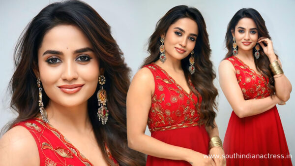 Teju Ashwini Redefines Elegance at Chai Wala Movie Event