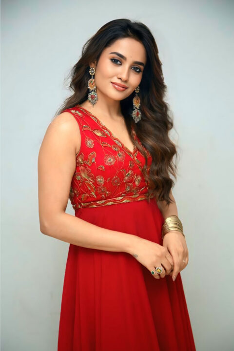 Teju Ashwini Flawless Glam Look for Chai Wala