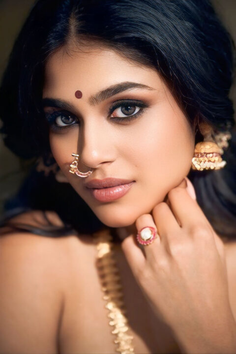 Faria Abdullah in Captivating Traditional Photoshoot