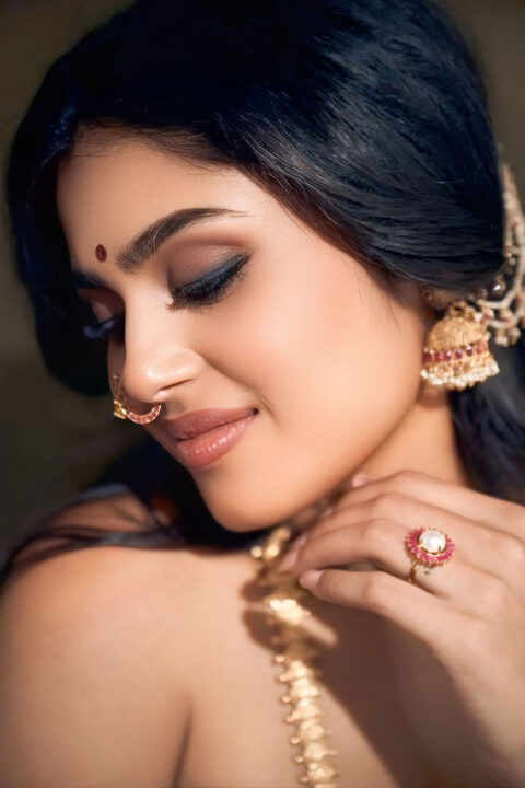 Faria Abdullah Blends Classic Heritage and Modern Elegance