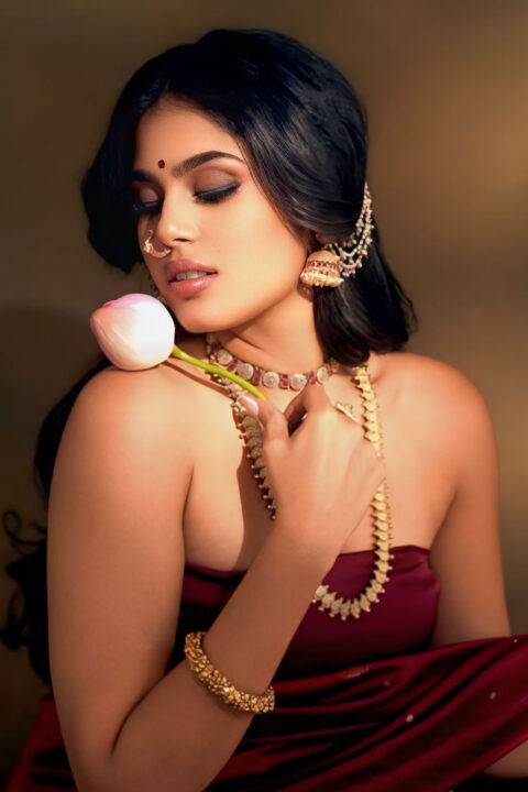 Faria Abdullah Graceful Traditional Look Goes Viral