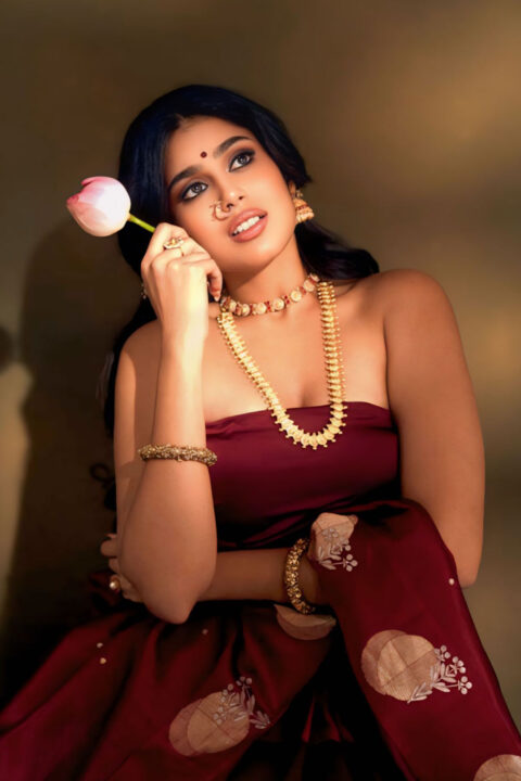 Faria Abdullah Timeless Beauty in Traditional Attire