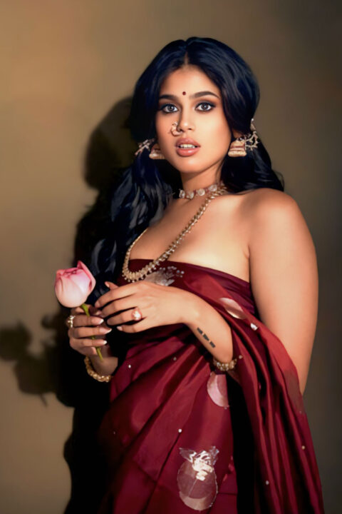 Faria Abdullah in Artistic Traditional Style Goes Viral