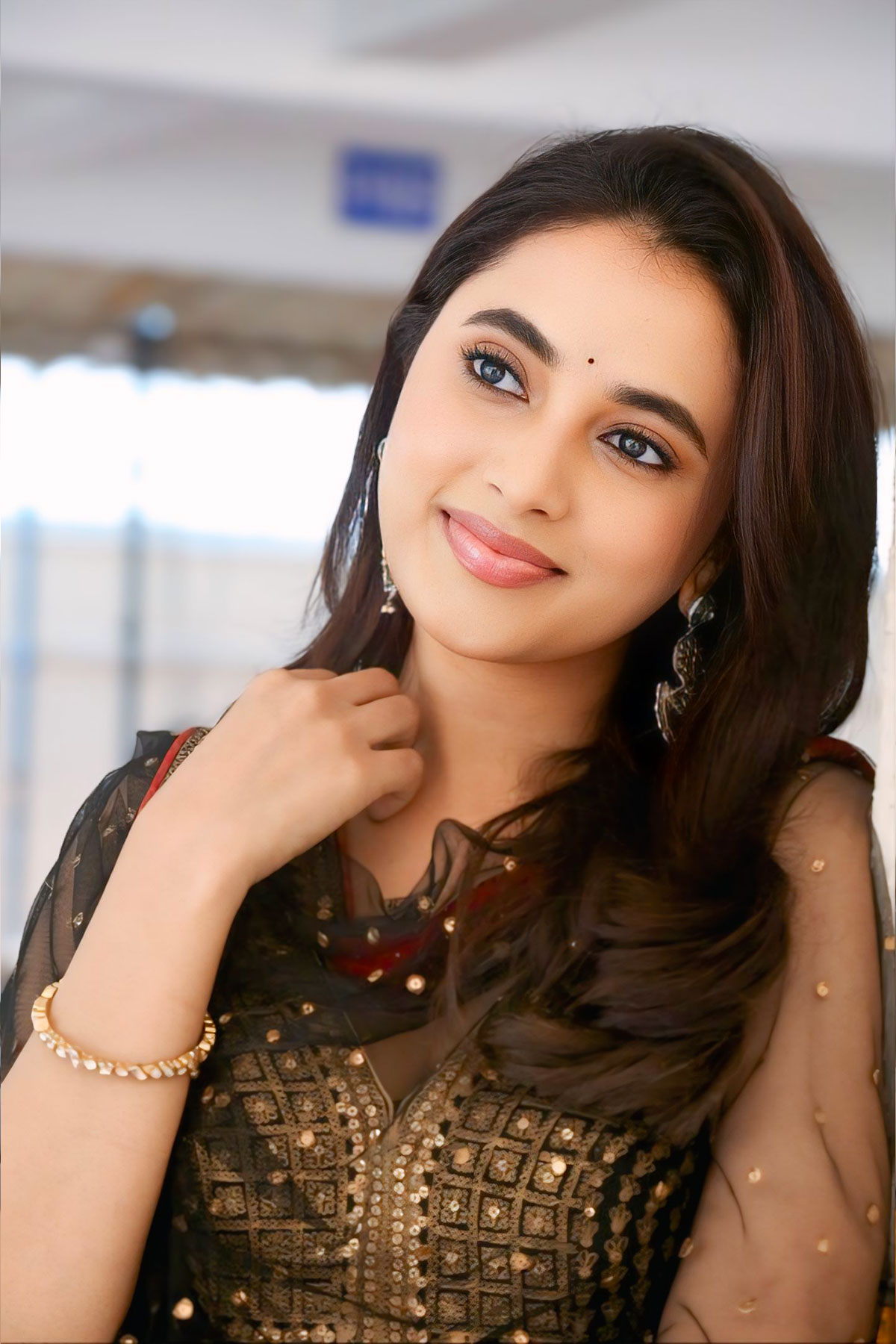 Priyanka Arul Mohan’s Beautiful Stills in a Black Anarkali