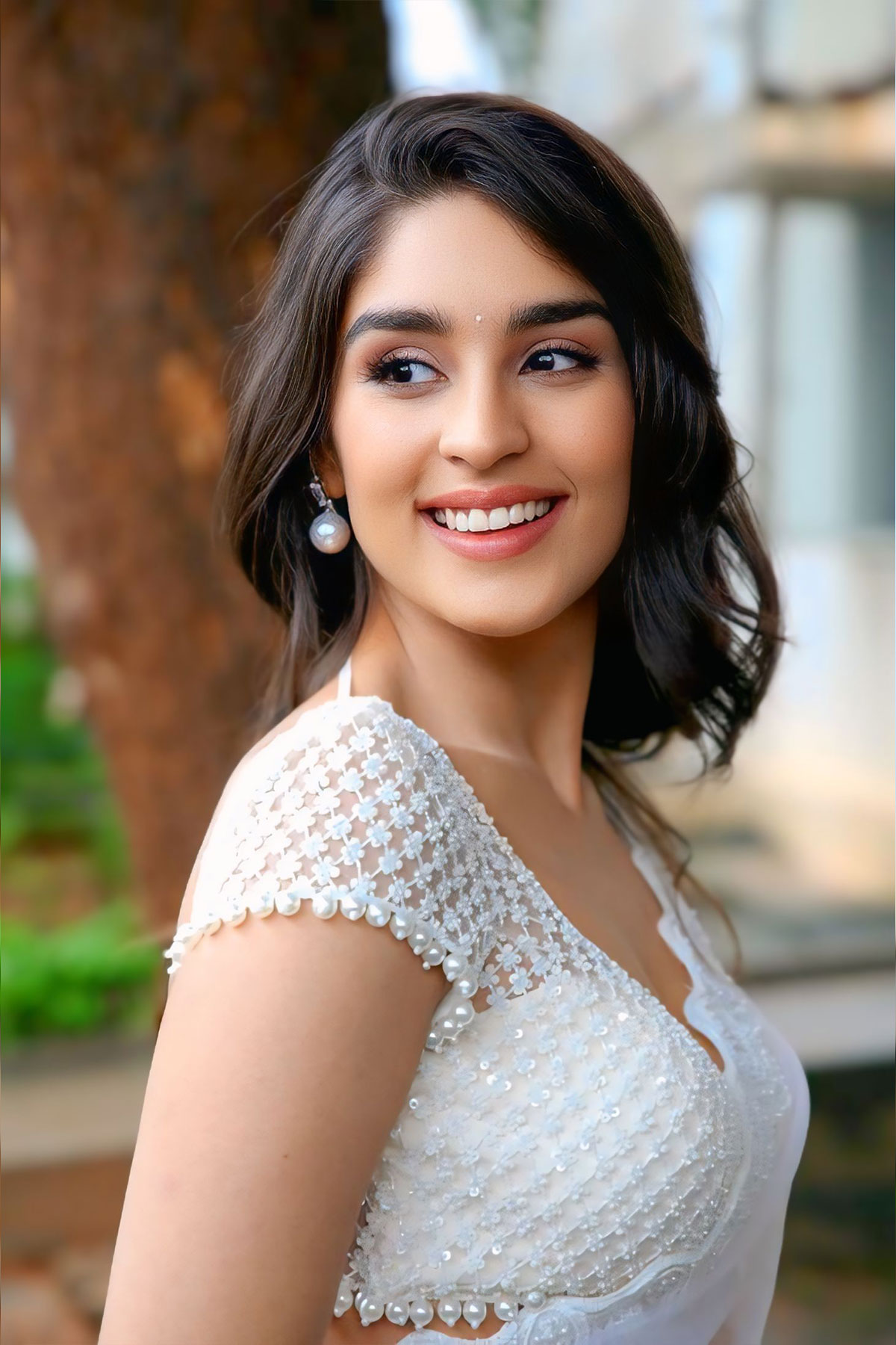 Yukti Thareja’s Flawless Appearance in an Ethereal White Saree