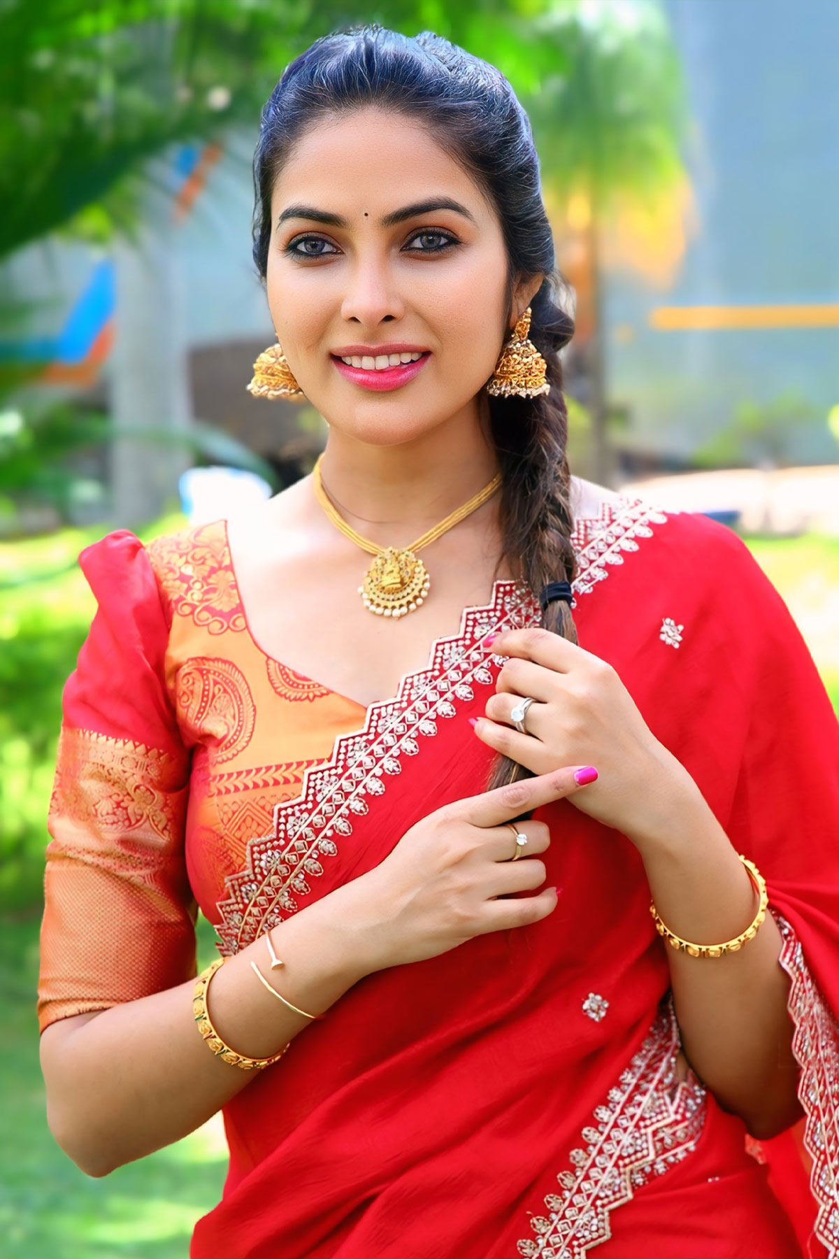 Divi Vadthya Steals the Show in red Saree at Napoleon Returns Event