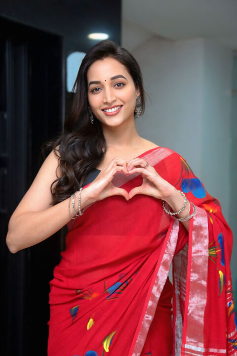 Srinidhi Shetty Simple Yet Elegant Saree for Telusu Kada Interview