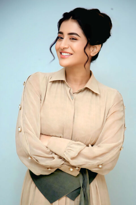 Rashi Singh Sharp Shirt Collar Dress for Paanch Minar Event