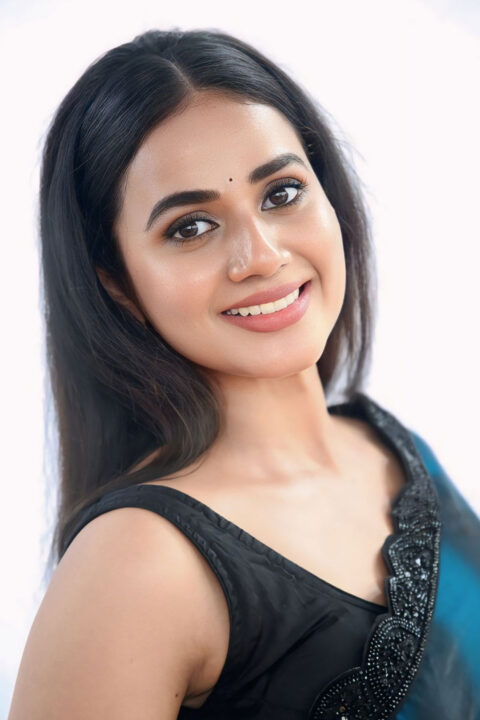 Shreya Rukmini Stuns in Teal Ombré Saree at Genie Productions Launch