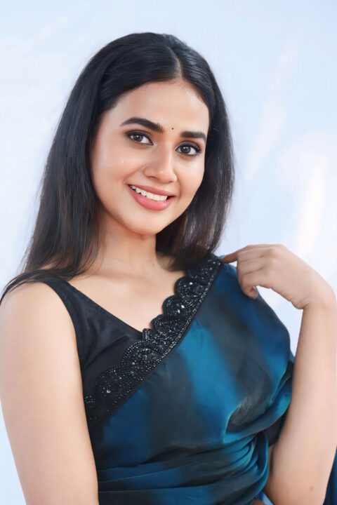 Genie Productions Launch: Shreya Rukmini in Modern Traditional Look