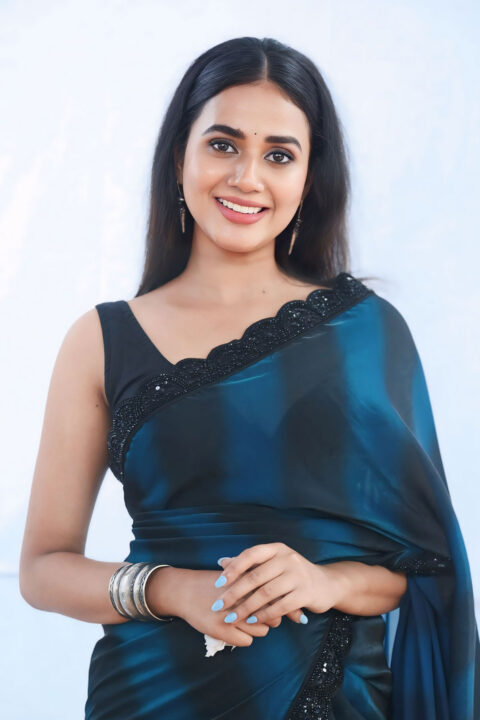 Shreya Rukmini Oxidized Jewelry and Ombré Saree Combo