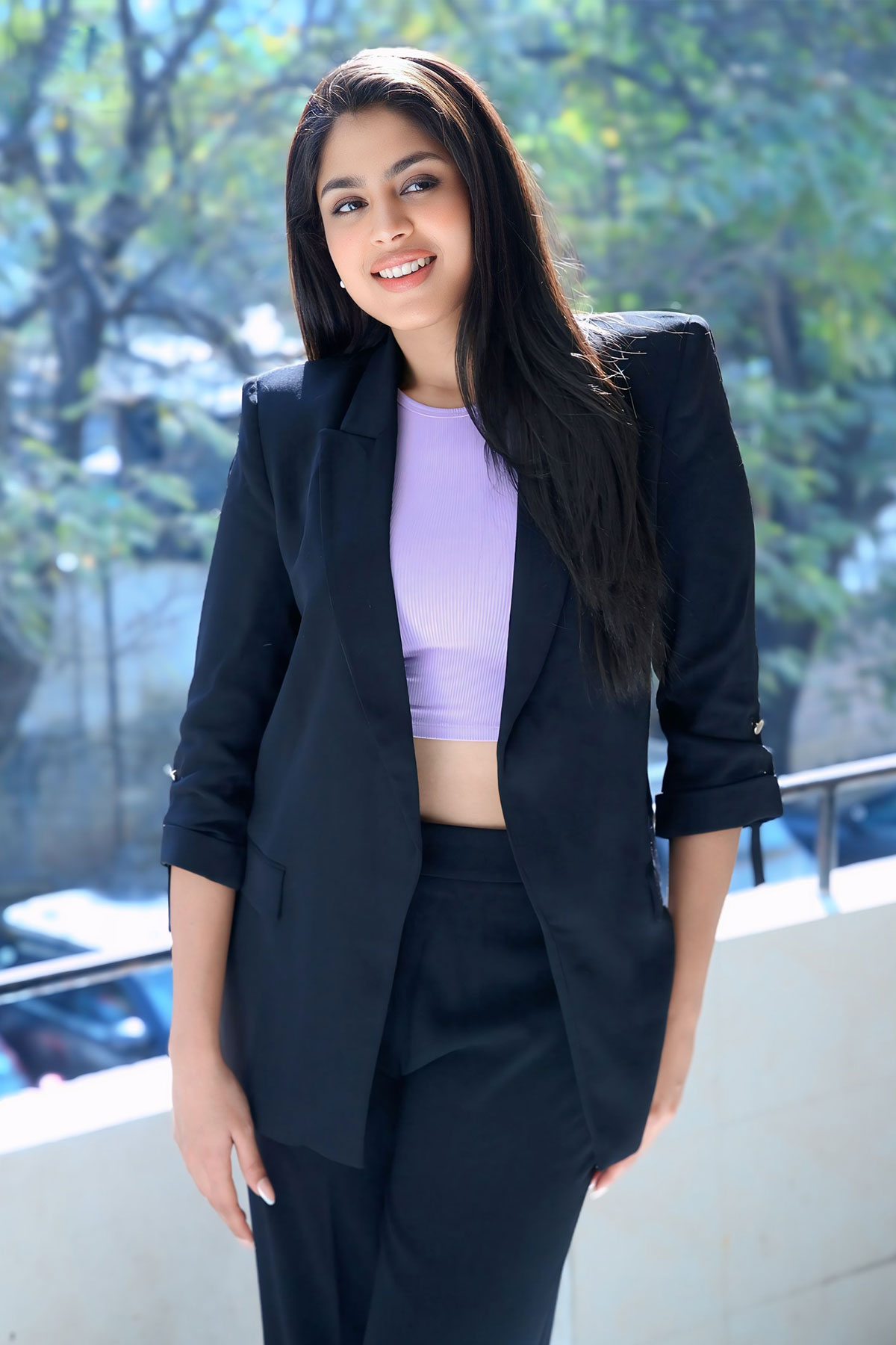 Faria Abdullah Lilac Pop of Color: Fashion Details