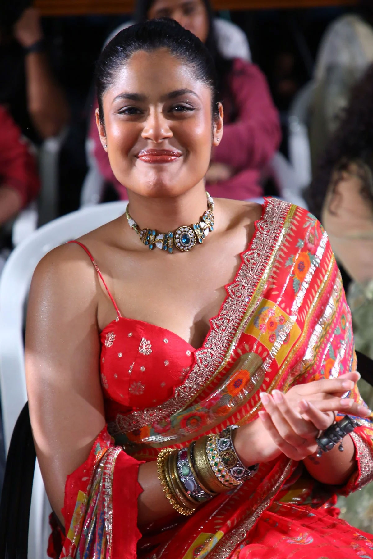 Faria Abdullah hot cleavage stills in red saree