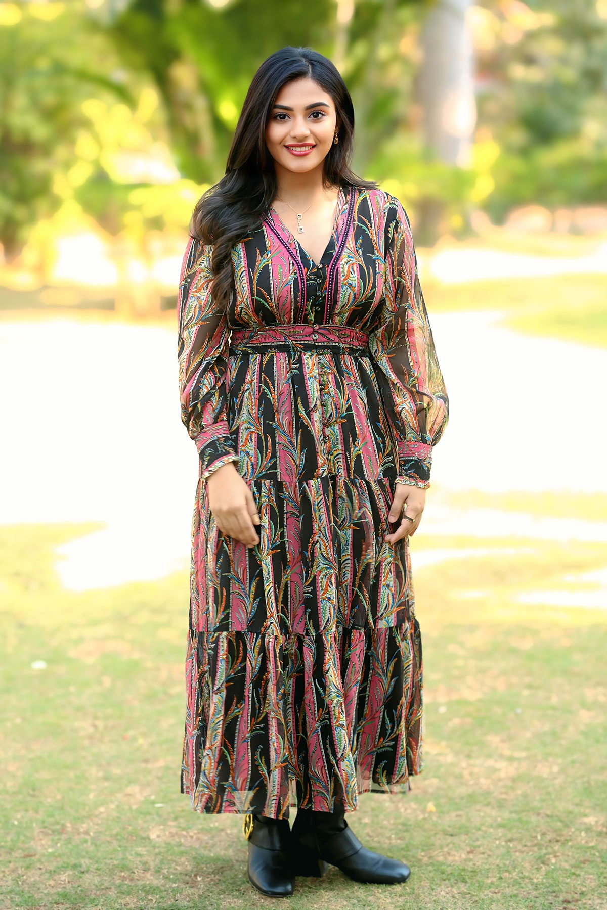 Nayan Sarika Best Moments from Vrusshabha Pre-Release