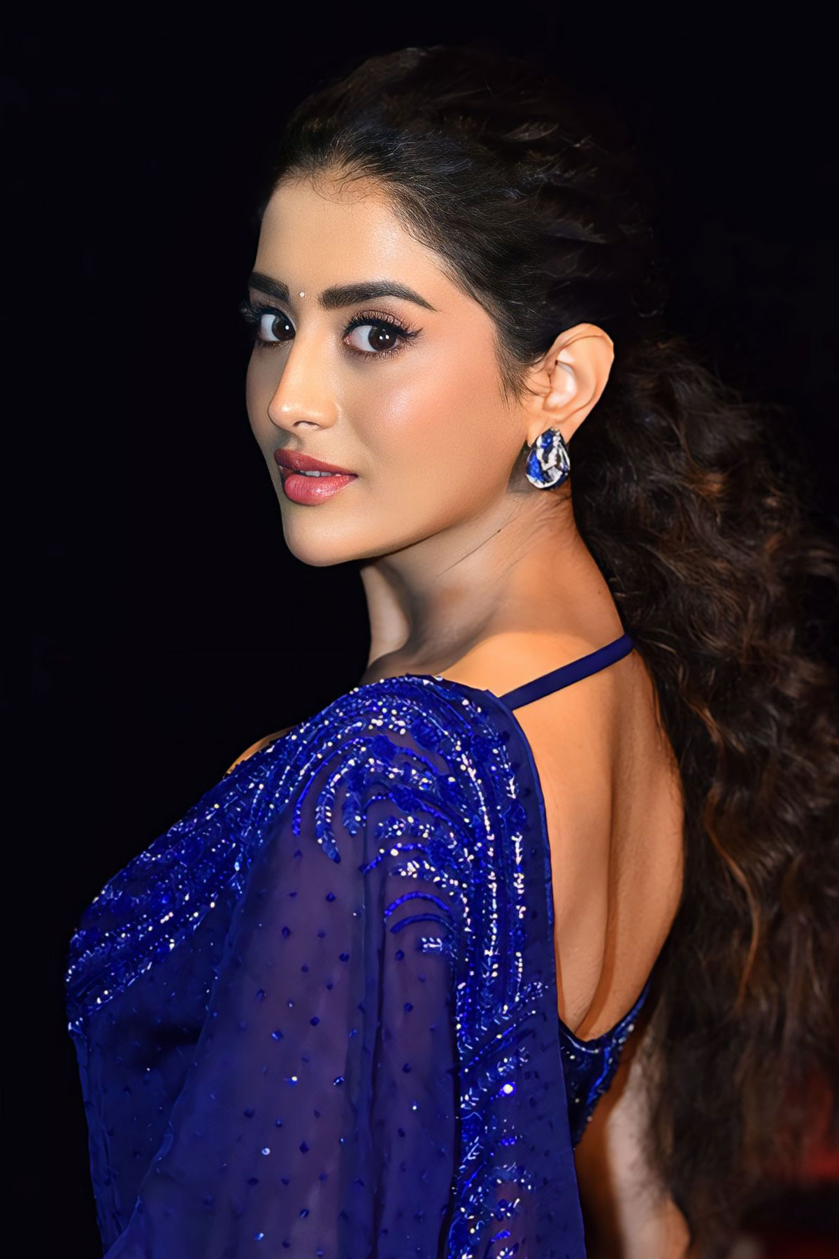 Rashi Singh Radiant Blue Saree Style for Maruthi's 3 Roses S2