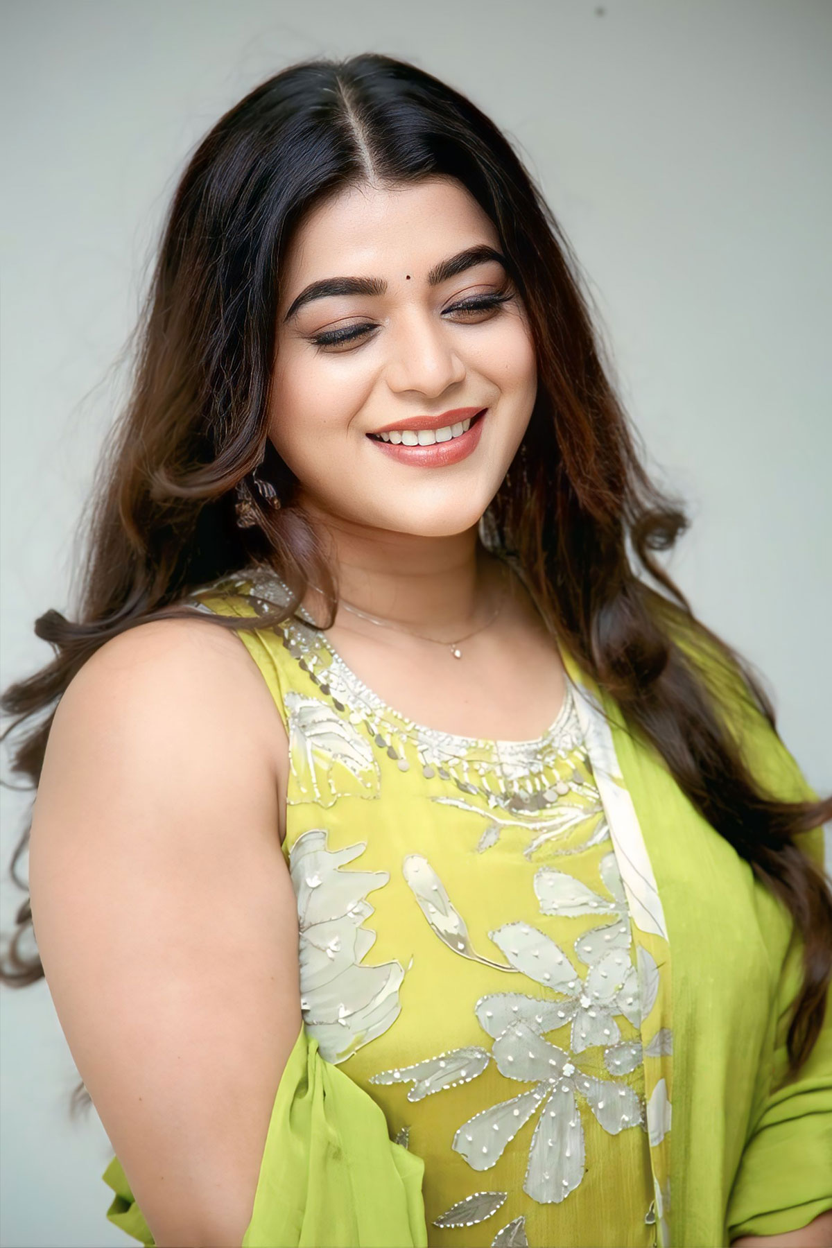 Yamini Bhaskar Sleeveless Kurta with White Floral Embroidery