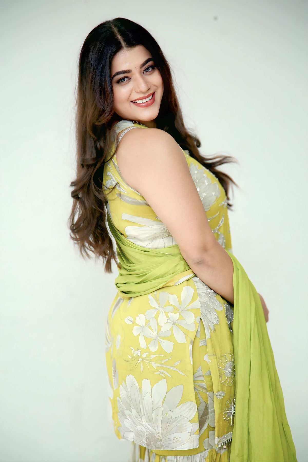 Yamini Bhaskar Glowing Makeup and Soft Waves for Press Meet