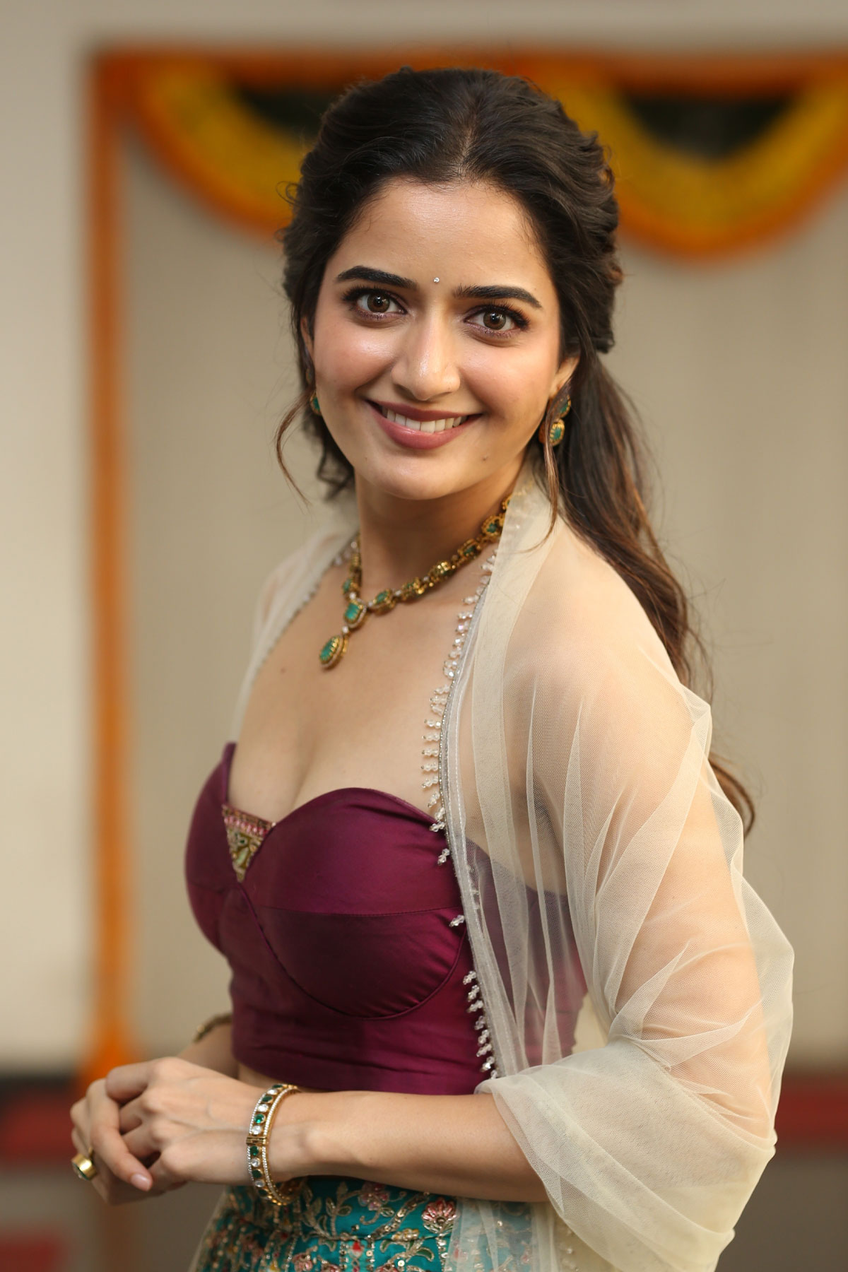 Ashika Ranganath sizzles in strapless top