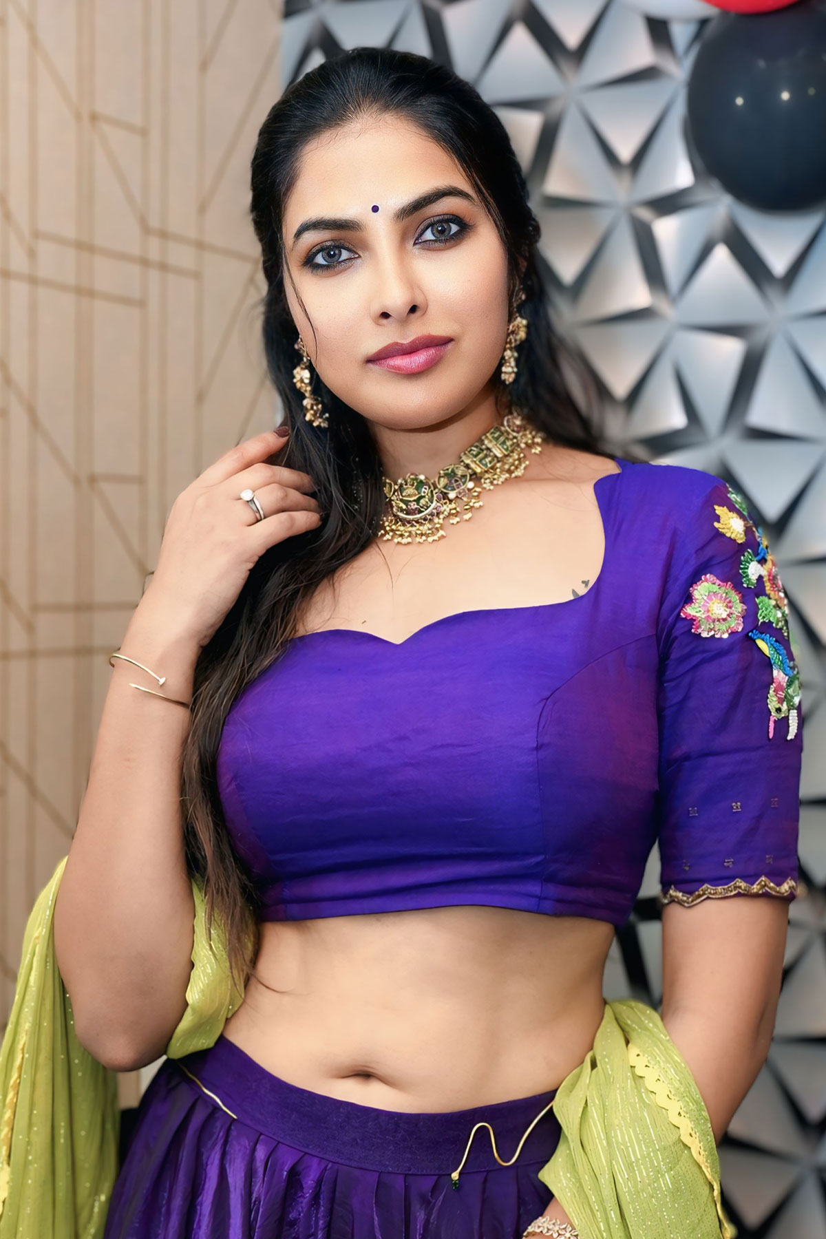 Divi Vadthya Stuns in Embroidered Choli and Low Waist Lehenga