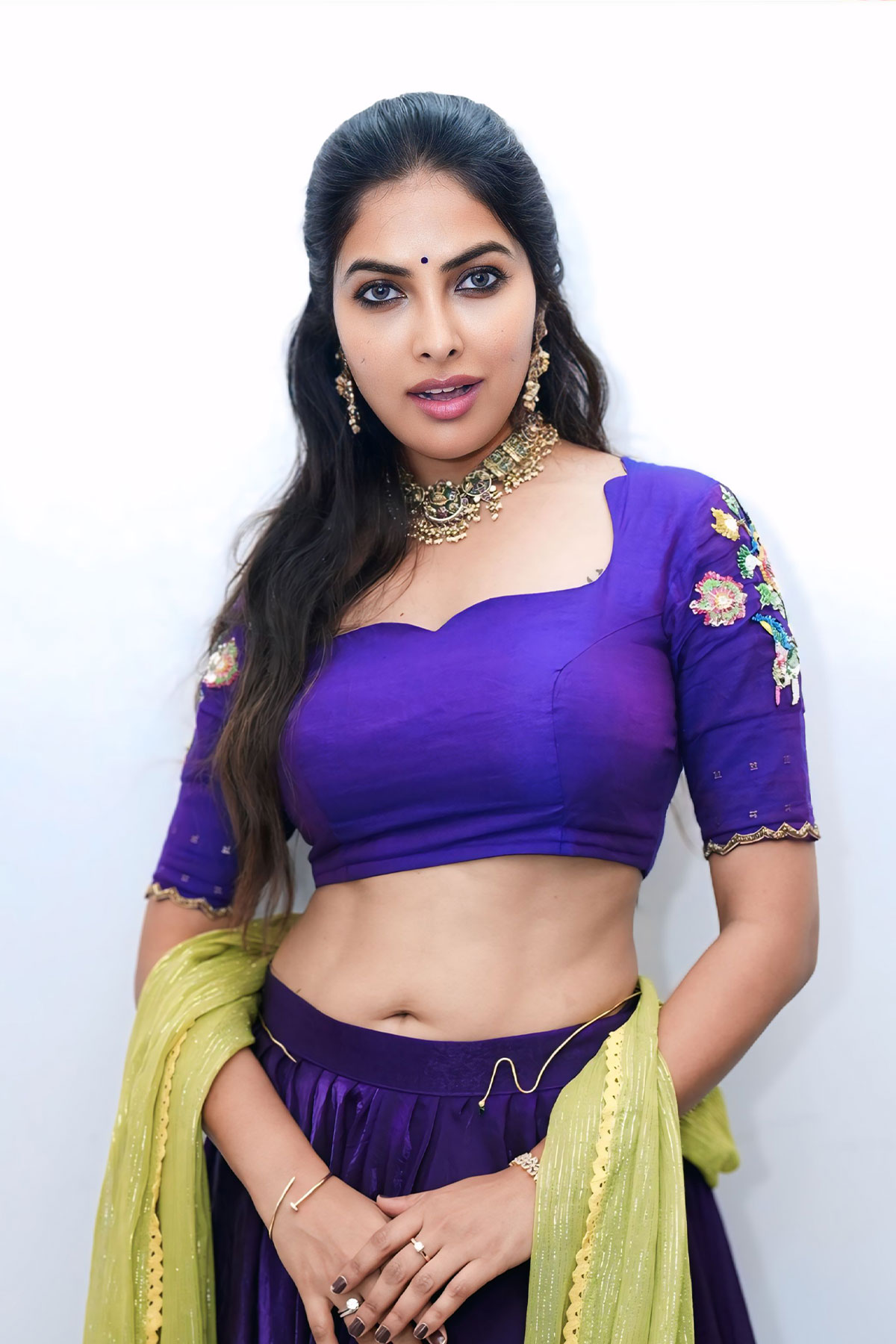 SPAM Salon Launch: Divi Vadthya Bold Low Waist Lehenga Look