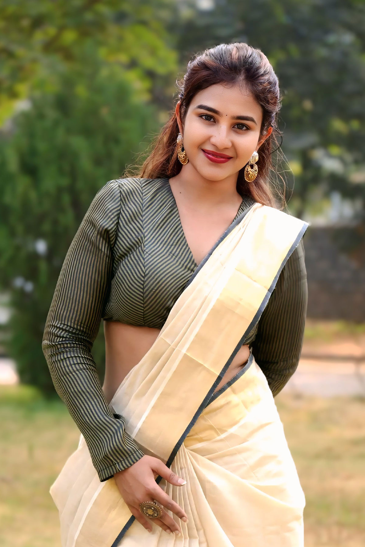 Nilakanta Release: Yashna Muthuluri Elegant Appearance