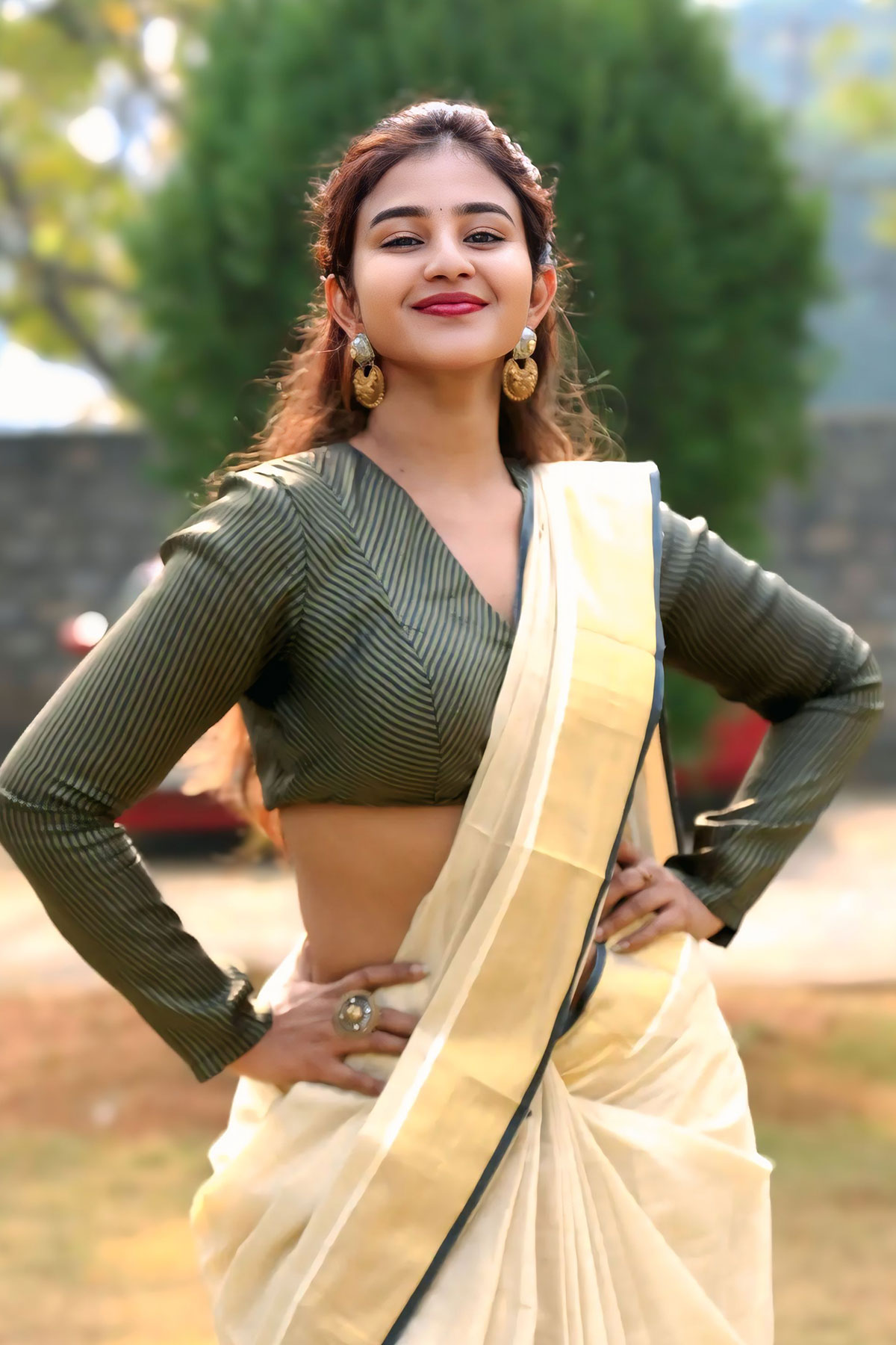 Yashna Muthuluri in Striped full sleev Blouse and Kerala Saree Combo