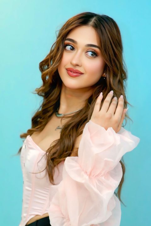 Gayatri Bhardwaj Form-Fitting Pink Corset & Flowing Pants Look