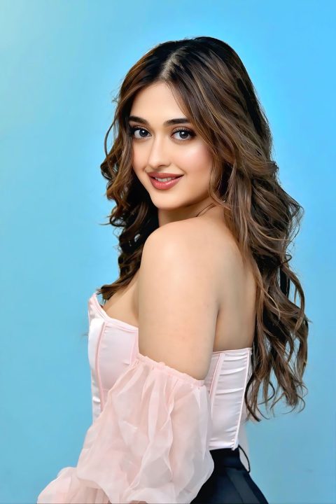 Vishwak Sen Cult Teaser Launch: Gayatri Bhardwaj in Viral Pink Outfit